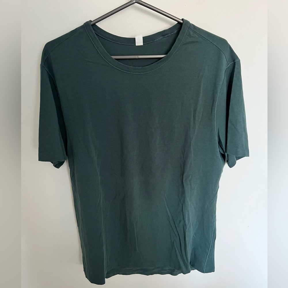 Lululemon T shirt. Size large.